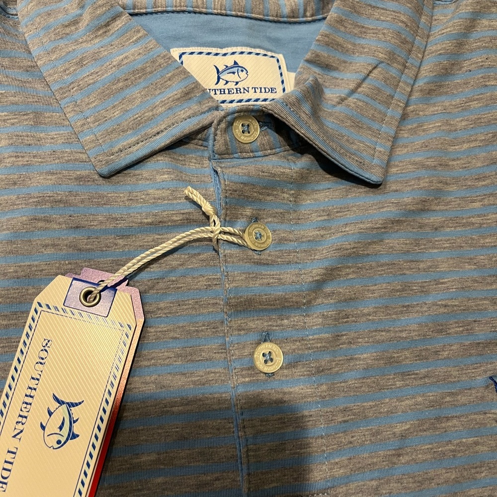 Men’s Medium
Southern Tide Polo
Retail $108 never worn